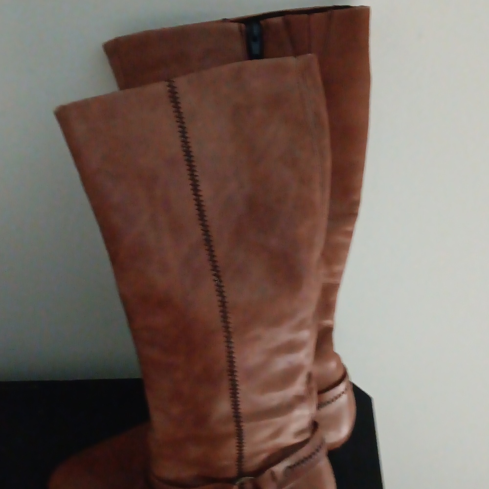 Shoes - Picture 2 of 4